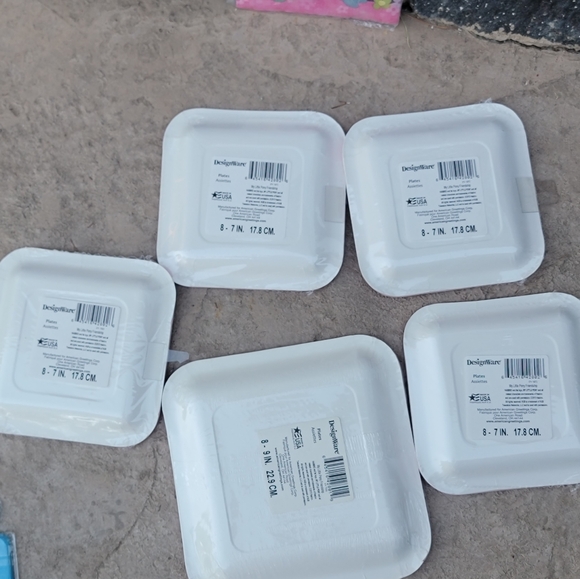 MY LITTLE PONY BUNDLE,MY LITTL PONY PLATES,FANTASTIC FLUTTERS PONY TOY & POMPOMS - Picture 7 of 16